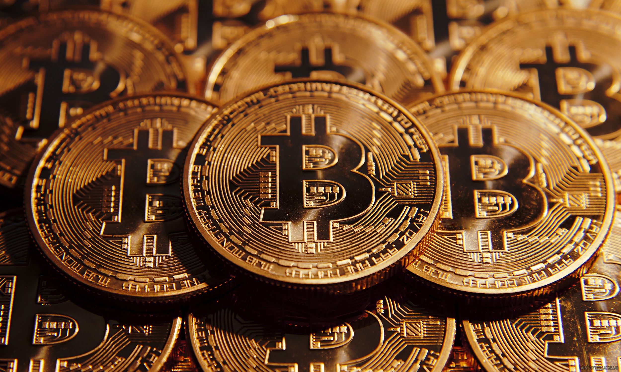 Конфликт разработчиков и майнеров разбил Bitcoin на две валюты